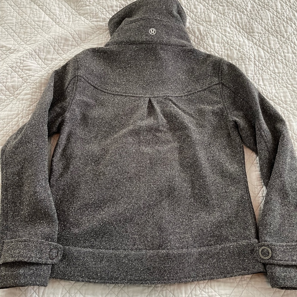 Near perfect, classic lululemon herringbone tweed grey coat